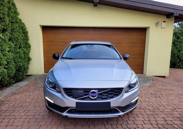 Volvo V60 Cross Country cena 61700 przebieg: 230000, rok produkcji 2018 z Opoczno małe 704